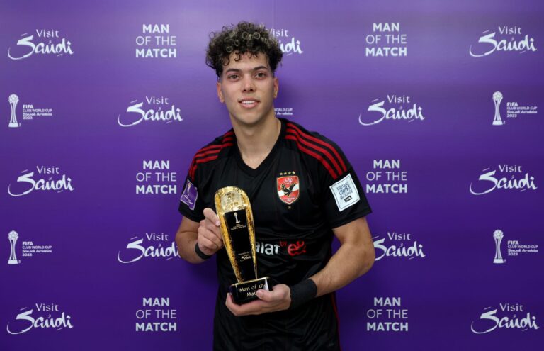 صورة اللاعب المصري امام عاشور أثناء مباراة الأهلي، بايرن ميونخ يراقب امام عاشور