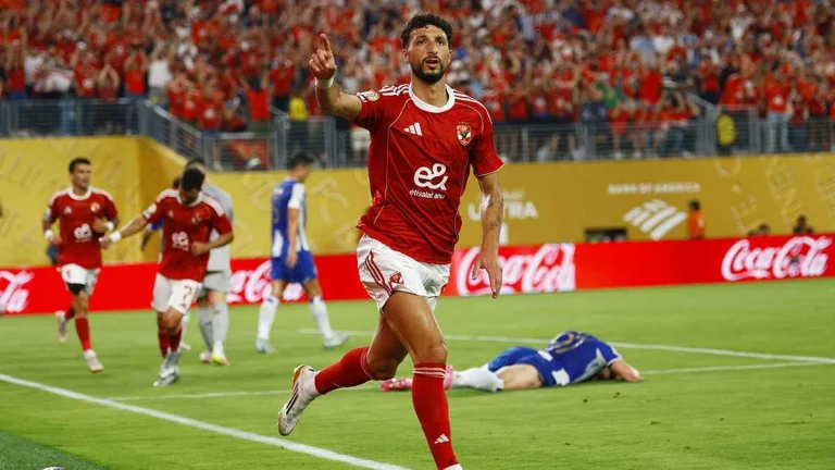 محمد يوسف ووسام أبو علي في نقاش حاد حول مستقبل اللاعب داخل الأهلي خلال موسم الانتقالات الصيفي.