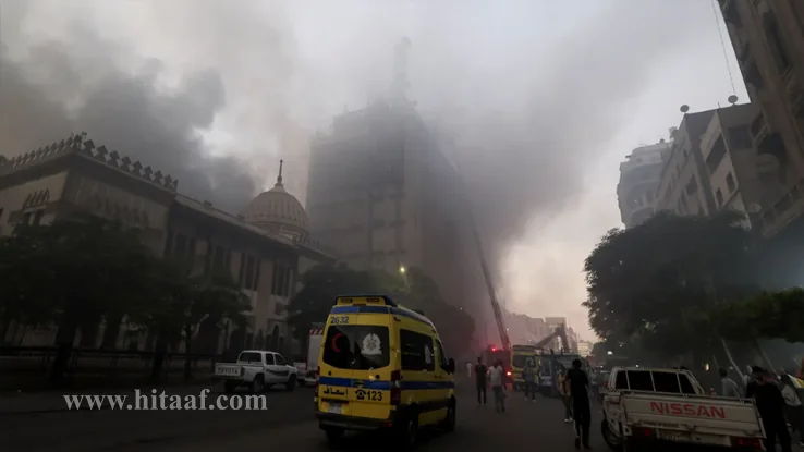 صورة تظهر لحظة تصاعد دخان كثيف من سنترال رمسيس أثناء الحريق